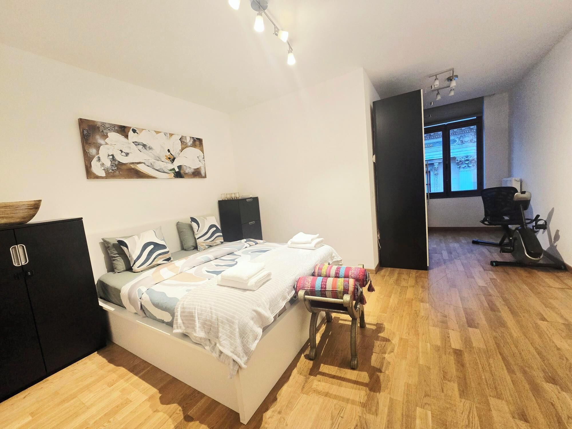 Iron/ironing board, WiFi, bed sheets