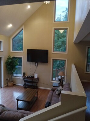 Living area - House on Douglas lake tn with boat dock that has electricity. (Dandridge)
