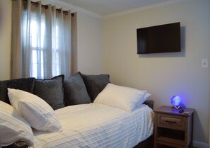2 bedrooms, iron/ironing board, free WiFi, bed sheets - The Dogwood Dunrovin' (Abingdon)