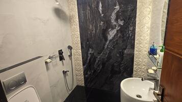 Slippers, soap, shampoo, toilet paper