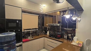 Apartment | Eigene Küche | Kochgeschirr/Geschirr/Besteck