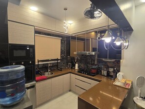 Apartment | Private kitchen | Cookware/dishes/utensils - Karachi Beach Residency (Karachi)