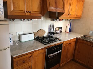 Frigorifero, microonde, forno, macchina per tè/caffè