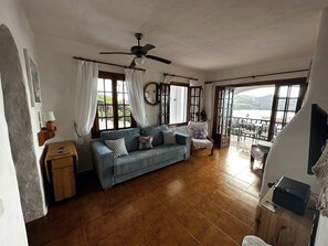 TV connectée, livres, chaßne hi-fi