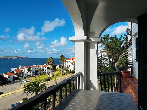 Island Paradise, peace and quiet with stunning views across to the lighthouse.