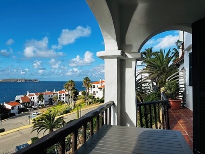 Island Paradise, peace and quiet with stunning views across to the lighthouse.