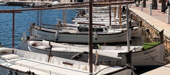 Island Paradise, peace and quiet with stunning views across to the lighthouse.