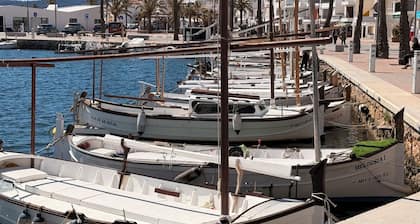 Island Paradise, peace and quiet with stunning views across to the lighthouse.