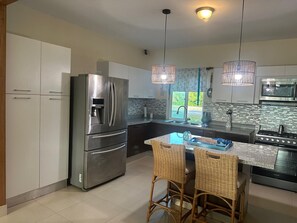 Private kitchen - Gorgeous 3-bedroom apartment with AC in sunny Juan Dolio (Juan Dolio)