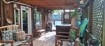 Big Sandy Lodge 2 blocks to lake with pool, hot tub, fire pit and fishing dock.