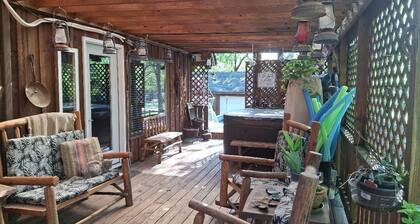 Big Sandy Lodge 2 blocks to lake with pool, hot tub, fire pit and fishing dock.