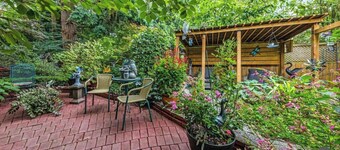 Central cottage oasis **breakfast included**private entrance