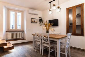 Dining - Elegant dwelling in the historic center of Bevagna, ideal for couples and families (Bevagna)