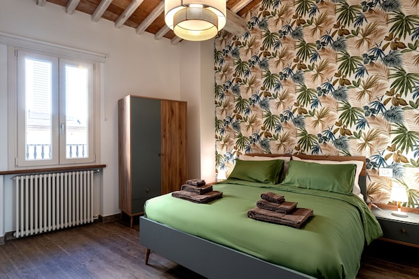 2 bedrooms, iron/ironing board, WiFi, bed sheets - Elegant dwelling in the historic center of Bevagna, ideal for couples and families (Bevagna)