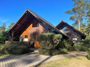 Exterior - Modern vacation home with lake view |Feriensiedlung Kiefernhain (Krakow am See)