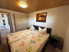 WiFi, bed sheets - Modern vacation home with lake view |Feriensiedlung Kiefernhain (Krakow am See)