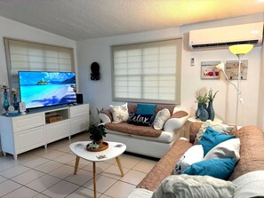 Smart TV - Casita Blue Surfer-Luquillo 15 minutes to El Yunque, and 3 minutes to the beach (Luquillo)