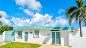 Exterior - Casita Blue Surfer-Luquillo 15 minutes to El Yunque, and 3 minutes to the beach (Luquillo)