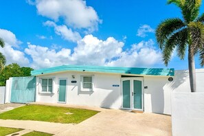 Unclassified image, 2 of 29, button - Casita Blue Surfer-Luquillo 15 minutes to El Yunque, and 3 minutes to the beach (Luquillo)