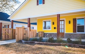 Exterior - Stylish New Build, Pristine Comfort + Fenced Parking, 3 Bedrooms 2.5 Bath (Memphis)
