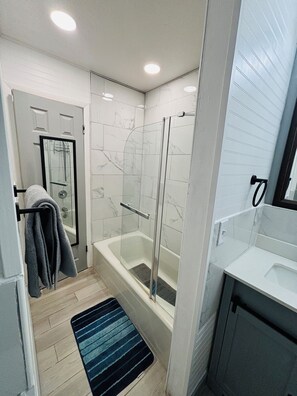 Towels, toilet paper - 2-bedroom townhome in peaceful Jacksonville with AC comfort (Jacksonville)
