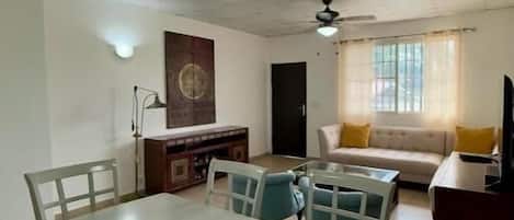 Familienapartment, 2 Schlafzimmer, Nichtraucher, Balkon | Innenbereich