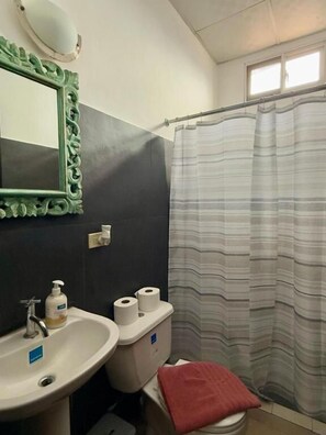 Familie appartement, 2 slaapkamers, niet-roken, balkon | Badkamer