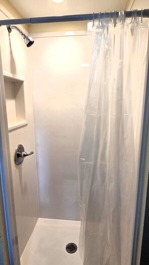 Dusche, Handtücher, Seife, Shampoo
