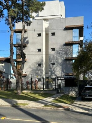 Deluxe Studio, 1 Queen Bed with Sofa bed, Air conditioning | Exterior - Beta Suites (Curitiba)