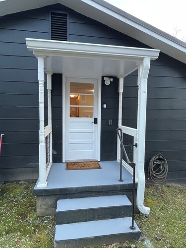 Modern 3BR Reservoir Retreat • King Bed • Updated Kitchen • Near Downtown