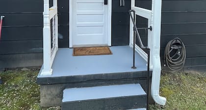 Modern 3BR Reservoir Retreat • King Bed • Updated Kitchen • Near Downtown