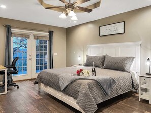 3 多间卧室、办公桌、熨斗/熨衣板、旅行婴儿床