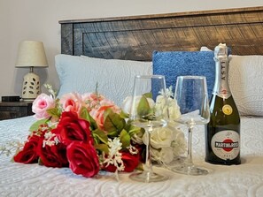 办公桌、熨斗/熨衣板、旅行婴儿床、WiFi