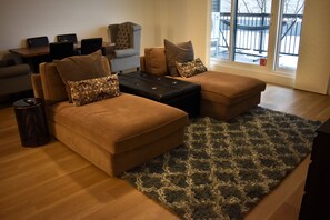 TV - Three Sisters Haven - Brand-New Modern Comfort (Moncton)