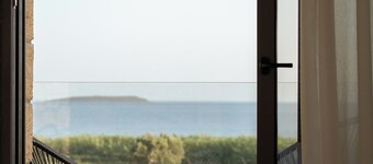 Villa Girl n Pearl | Elegant Luxury with Panoramic Sea View near Methoni