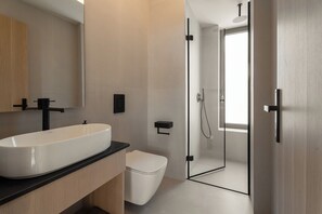 Dusche, Whirlpool, Haartrockner, Handtücher