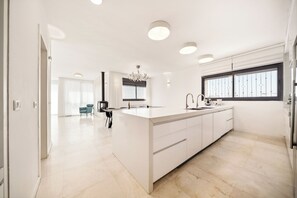 Interior - Insane 5BR Luxe Penthouse with Jacuzzi by the Shuk (Jerusalem)