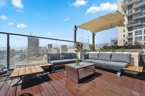 Terrace/patio - Insane 5BR Luxe Penthouse with Jacuzzi by the Shuk (Jerusalem)