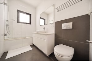Towels, soap, toilet paper - Insane 5BR Luxe Penthouse with Jacuzzi by the Shuk (Jerusalem)