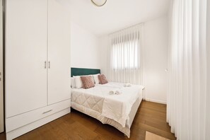 WiFi, bed sheets - Insane 5BR Luxe Penthouse with Jacuzzi by the Shuk (Jerusalem)