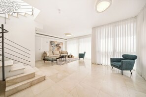 Interior - Insane 5BR Luxe Penthouse with Jacuzzi by the Shuk (Jerusalem)