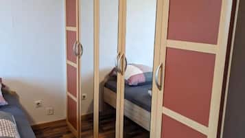 2 bedrooms, WiFi, bed sheets