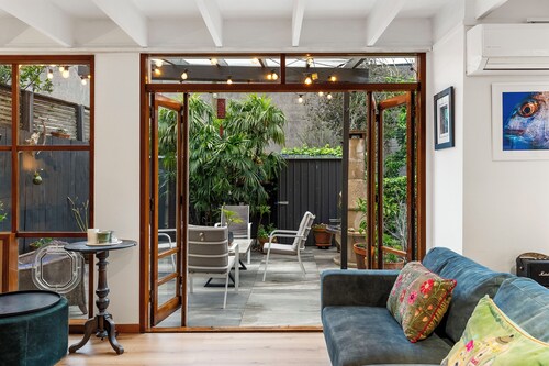 Napier St townhouse - your city vacay venue!