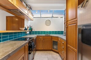 Private kitchen - Napier St townhouse - your city vacay venue! (Auckland)