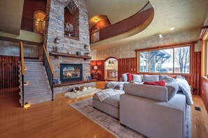 Living area - 6+ bedroom luxury retreat on Bone Lake - just 90 minutes from Minneapolis! (Luck)