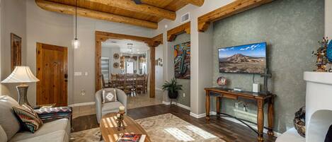 Smart TV, fireplace