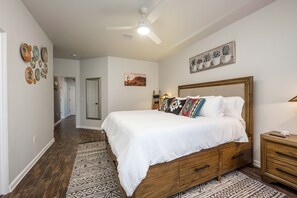 3 bedrooms, iron/ironing board, WiFi, bed sheets - Desert Gem in Las Cruces w/Vigas & Southwest Flair (Las Cruces)