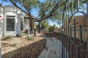 Property grounds - Desert Gem in Las Cruces w/Vigas & Southwest Flair (Las Cruces)