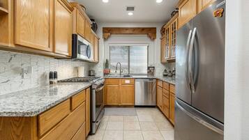 Coffee/tea maker, fridge, microwave, oven