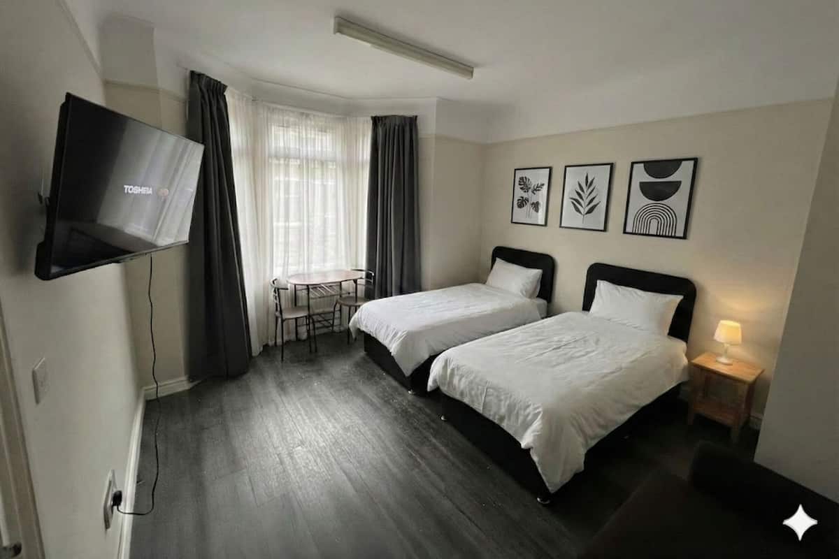 Superior Twin Room, Shared Bathroom